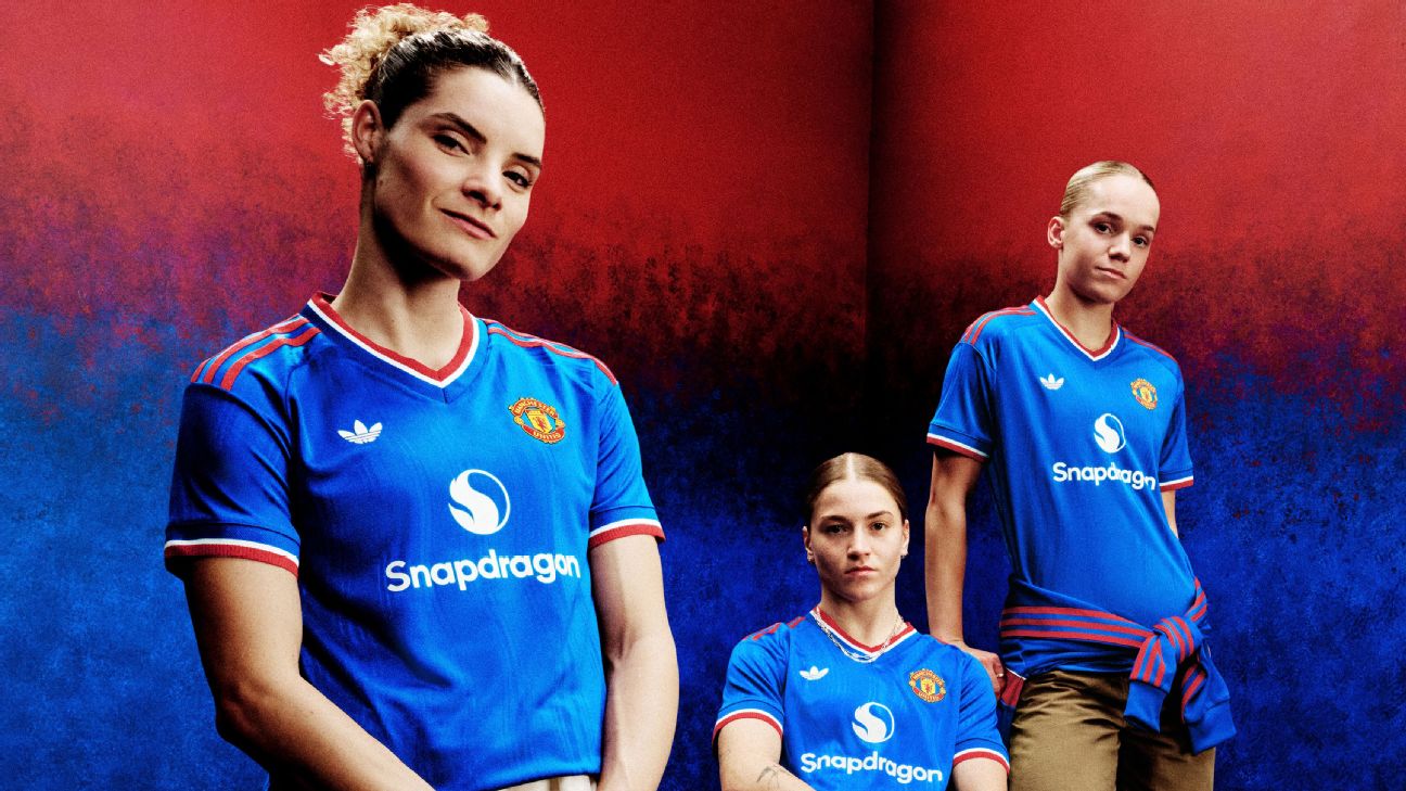 曼联发布复古皇家蓝 2026-27 赛季客场球衣